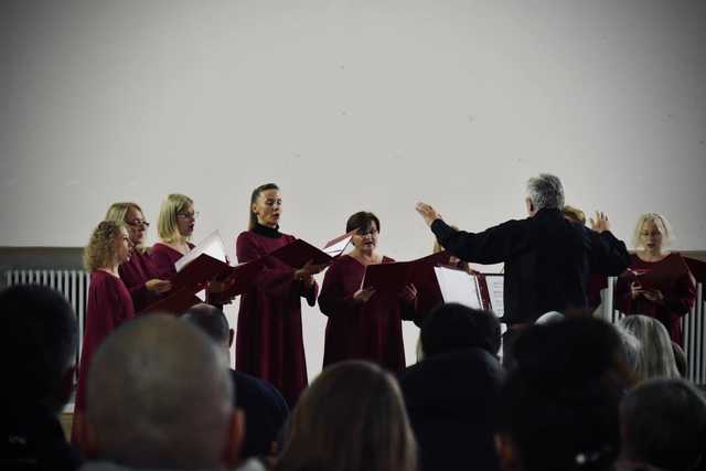 [FOTO] Muzyka prawosławna w dawnym kościele ewangelickim w Ziębicach – niezwykły koncert Gminnego Chóru Św. Jerzego