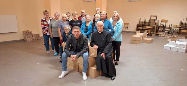 [FOTO] Ponad 19 ton żywności dla mieszkańców Gminy Ziębice: Wzruszająca akcja pomocy Towarzystwa im. Św. Brata Alberta