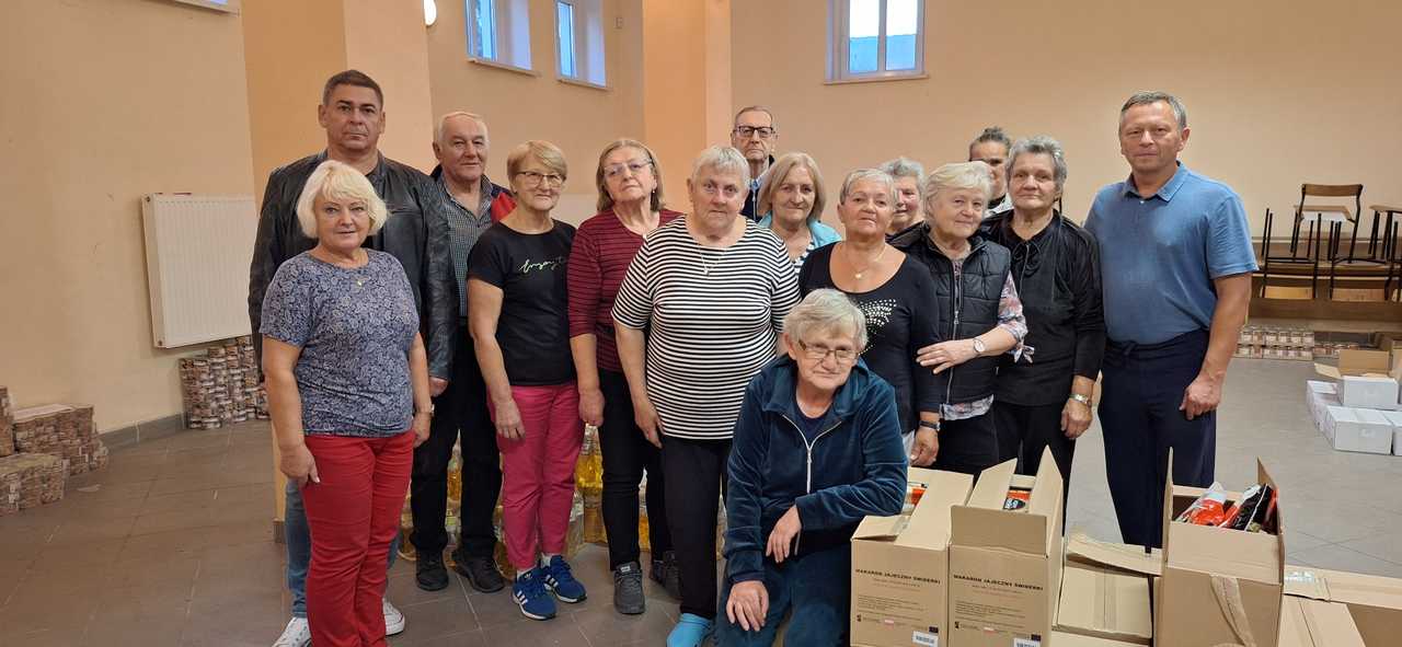 [FOTO] Ponad 19 ton żywności dla mieszkańców Gminy Ziębice: Wzruszająca akcja pomocy Towarzystwa im. Św. Brata Alberta