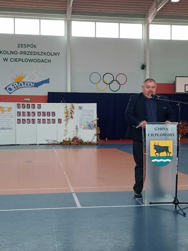 [FOTO] Dzień Edukacji Narodowej: radosne obchody Dnia Nauczyciela w Ciepłowodach