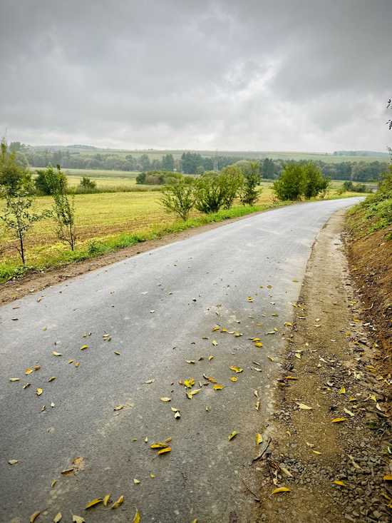 [FOTO] Pierwszy etap budowy drogi łączącej Osinę Małą z Osiną Wielką został zakończony: Gmina Ziębice inwestuje w infrastrukturę