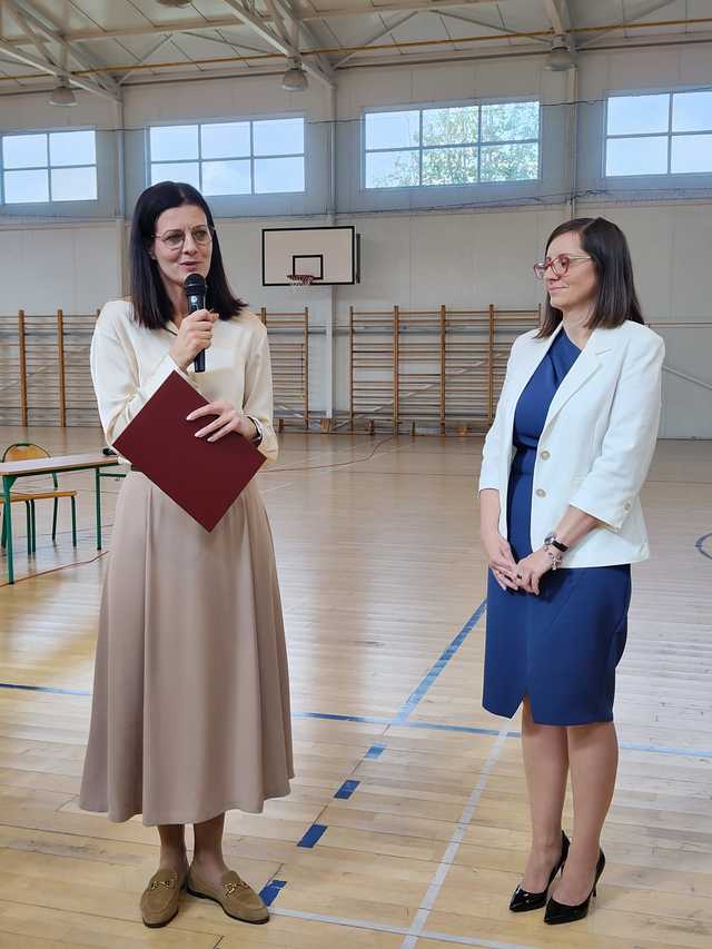 [FOTO] Dzień Edukacji Narodowej w Złotym Stoku: Uroczysta akademia uczniów klas VII