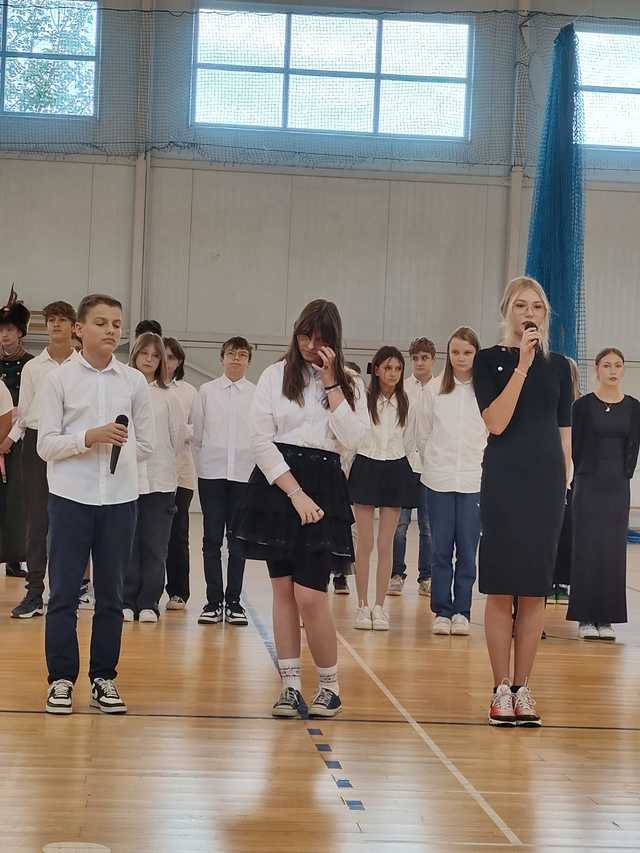 [FOTO] Dzień Edukacji Narodowej w Złotym Stoku: Uroczysta akademia uczniów klas VII
