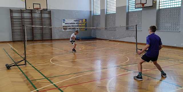 [FOTO] Sportowa rywalizacja w niecodziennej odsłonie: Mistrzostwa w Badmintonie dla dzieci i młodzieży