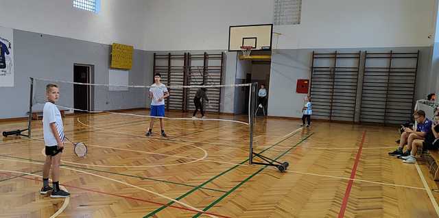 [FOTO] Sportowa rywalizacja w niecodziennej odsłonie: Mistrzostwa w Badmintonie dla dzieci i młodzieży