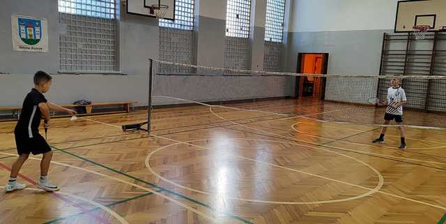 [FOTO] Sportowa rywalizacja w niecodziennej odsłonie: Mistrzostwa w Badmintonie dla dzieci i młodzieży