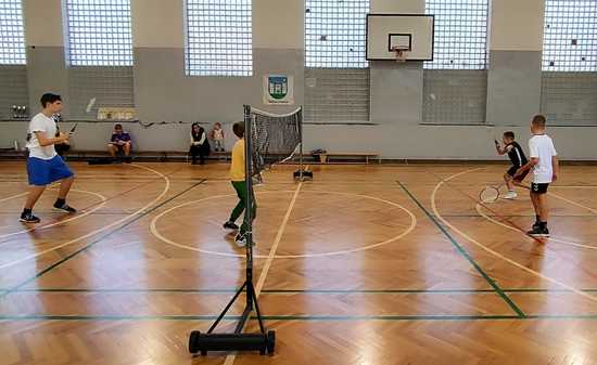 [FOTO] Sportowa rywalizacja w niecodziennej odsłonie: Mistrzostwa w Badmintonie dla dzieci i młodzieży