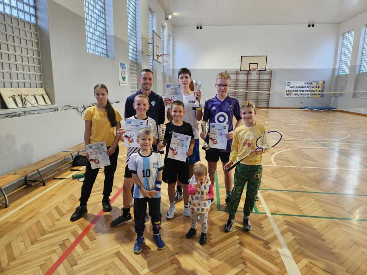 [FOTO] Sportowa rywalizacja w niecodziennej odsłonie: Mistrzostwa w Badmintonie dla dzieci i młodzieży
