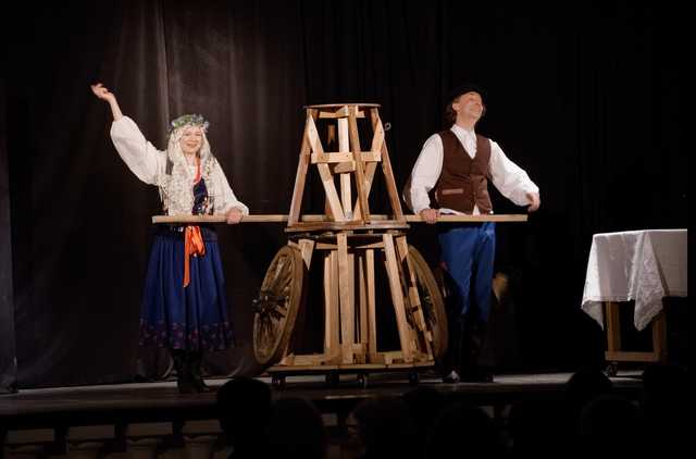 [FOTO] Między rzeczywistością a iluzją: Teatralna podróż w Ziębicach