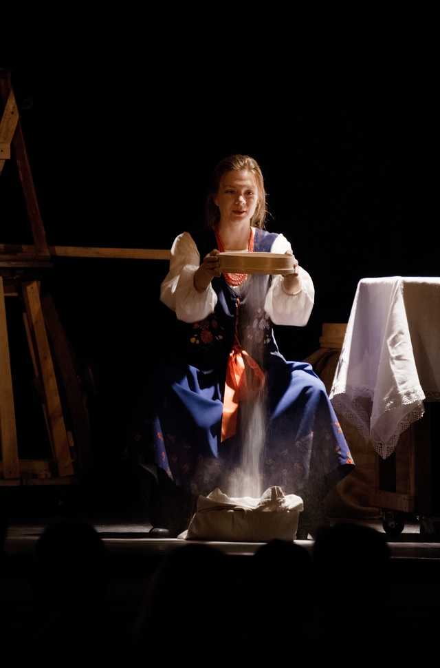 [FOTO] Między rzeczywistością a iluzją: Teatralna podróż w Ziębicach