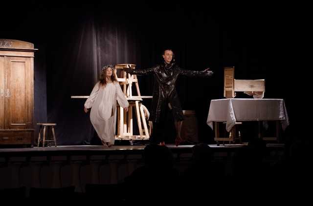 [FOTO] Między rzeczywistością a iluzją: Teatralna podróż w Ziębicach