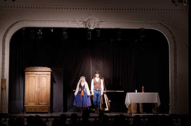 [FOTO] Między rzeczywistością a iluzją: Teatralna podróż w Ziębicach