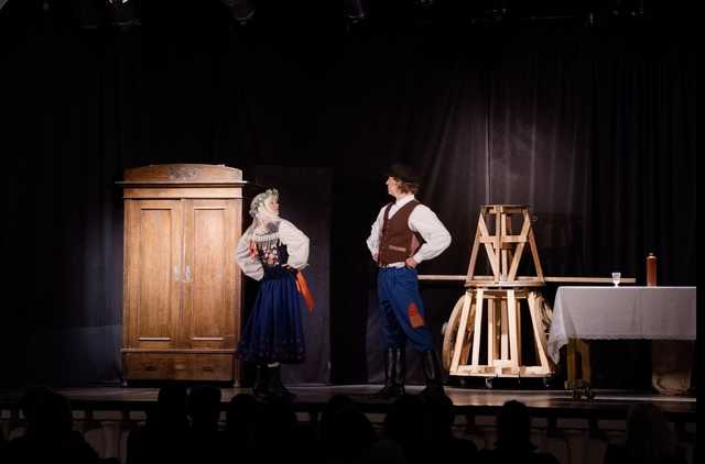 [FOTO] Między rzeczywistością a iluzją: Teatralna podróż w Ziębicach