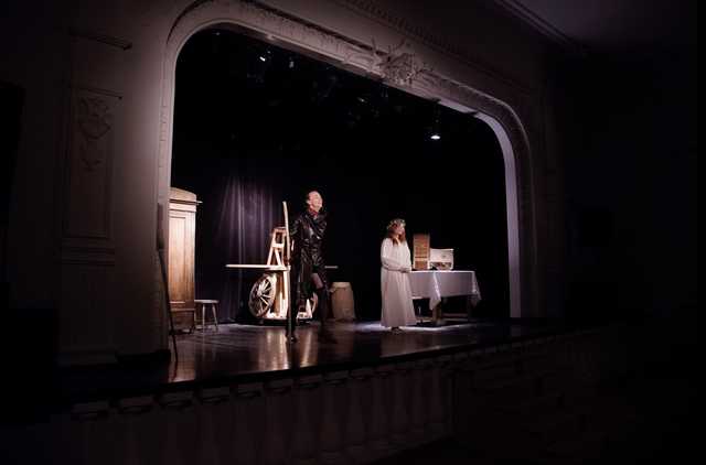 [FOTO] Między rzeczywistością a iluzją: Teatralna podróż w Ziębicach