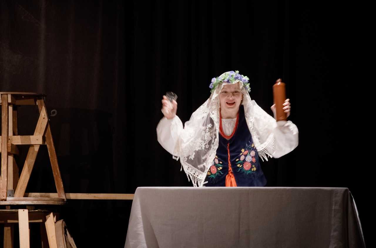 [FOTO] Między rzeczywistością a iluzją: Teatralna podróż w Ziębicach