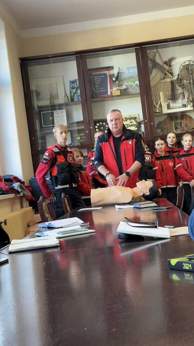 [FOTO] Przywracanie czynności serca w praktyce: szkolenia z pierwszej pomocy w Ziębicach 