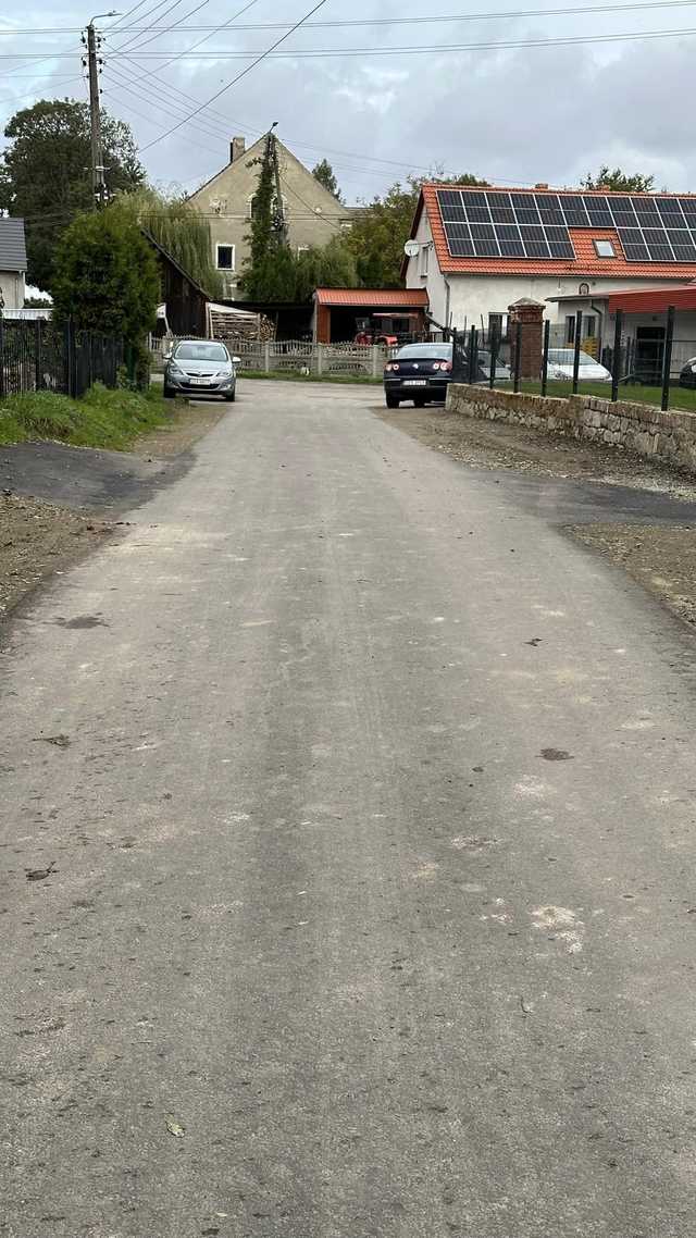 [FOTO] Nowa droga w Osinie Wielkiej została oddana do użytku. To kolejna z 14 inwestycji drogowych w Gminie!