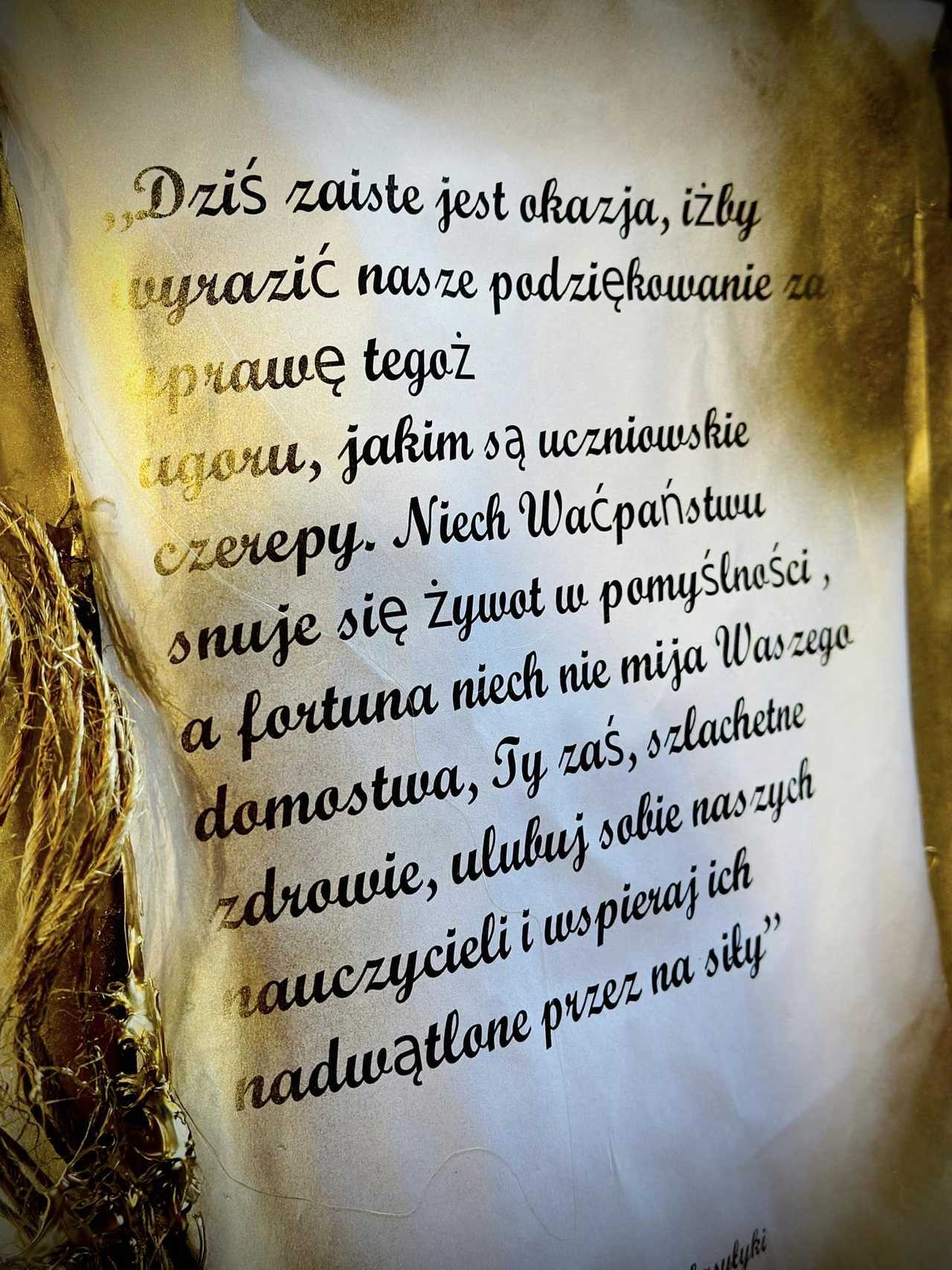 [FOTO] Nowy rozdział w edukacji - Pasowanie pierwszoklasistów w Szkole Podstawowej nr 4 w Ziębicach 