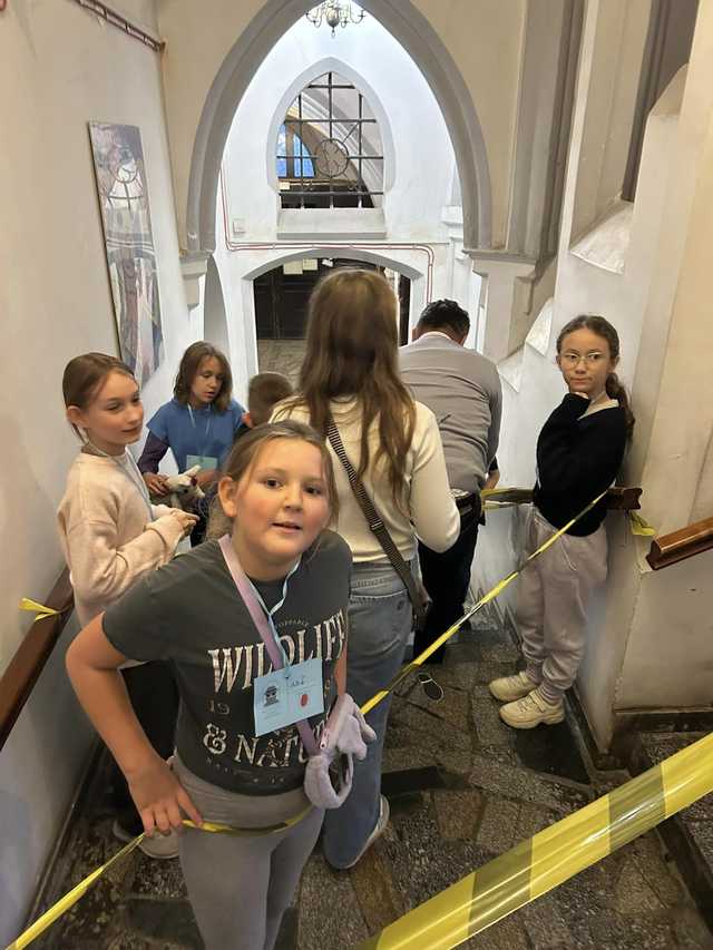 [FOTO] Kradzież w bibliotece! Detektyw Karramba i biblioteczni agenci na tropie zagadki