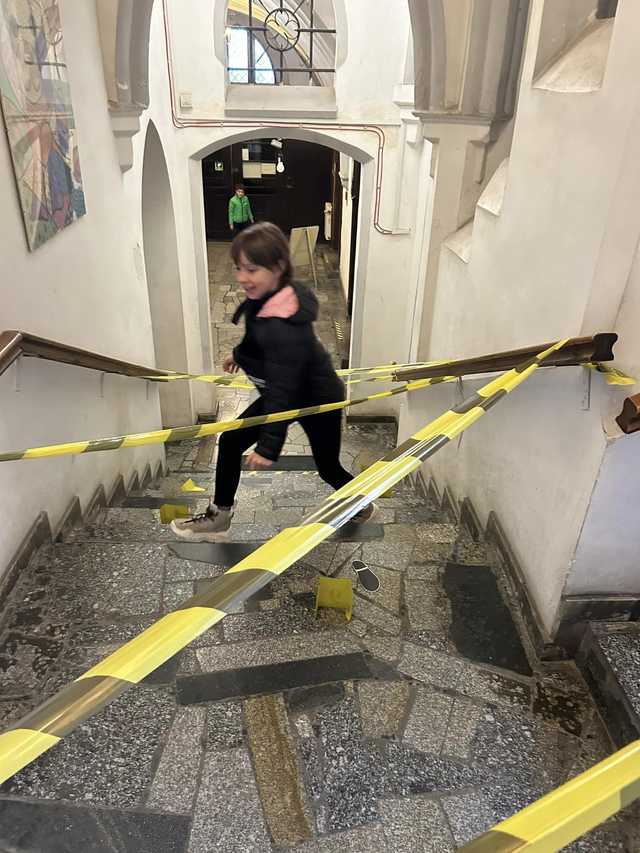 [FOTO] Kradzież w bibliotece! Detektyw Karramba i biblioteczni agenci na tropie zagadki