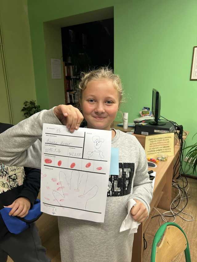[FOTO] Kradzież w bibliotece! Detektyw Karramba i biblioteczni agenci na tropie zagadki