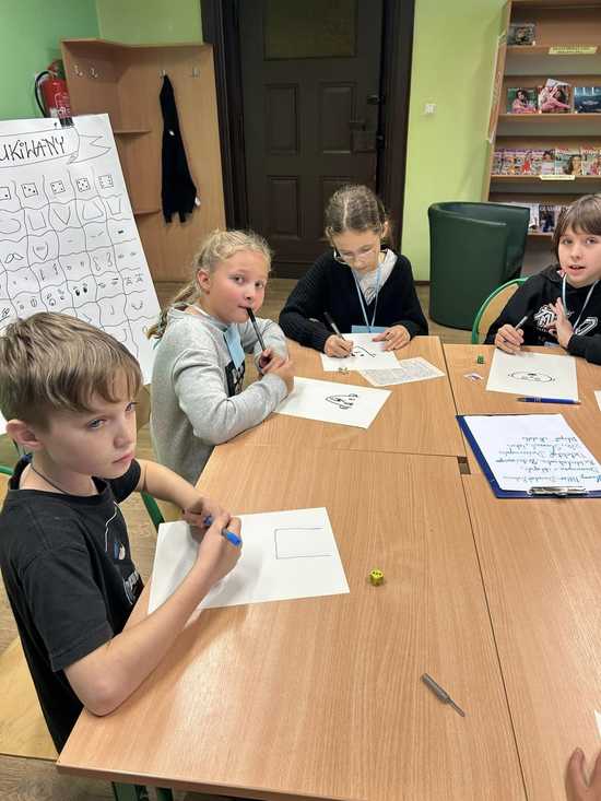 [FOTO] Kradzież w bibliotece! Detektyw Karramba i biblioteczni agenci na tropie zagadki