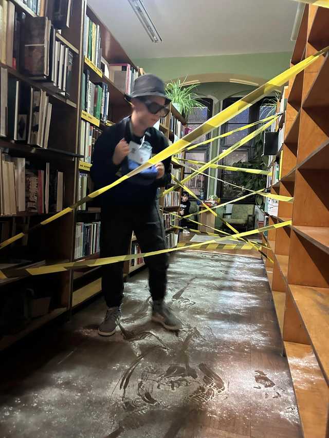 [FOTO] Kradzież w bibliotece! Detektyw Karramba i biblioteczni agenci na tropie zagadki