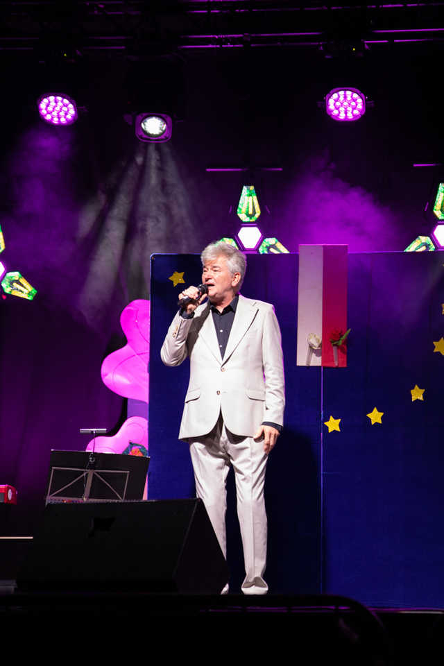 [FOTO] Za nami kulturalny wieczór dla seniorów. Kto pojawił się na scenie i jak bawili się goście?
