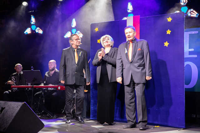 [FOTO] Za nami kulturalny wieczór dla seniorów. Kto pojawił się na scenie i jak bawili się goście?