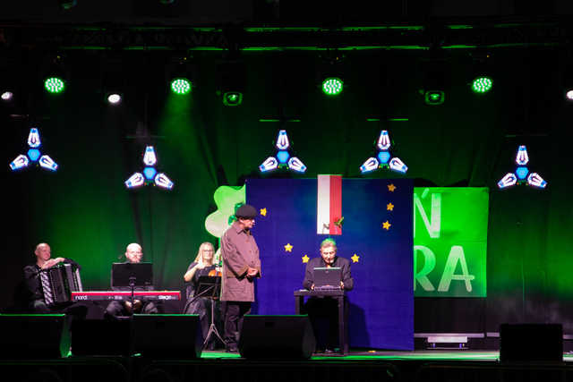[FOTO] Za nami kulturalny wieczór dla seniorów. Kto pojawił się na scenie i jak bawili się goście?