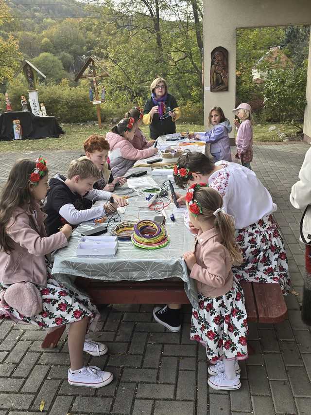 [FOTO] Święto kreatywności i sztuki - Festiwal Artystów Lokalnych Sztuka Stąd w Janowcu