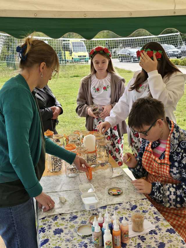 [FOTO] Święto kreatywności i sztuki - Festiwal Artystów Lokalnych Sztuka Stąd w Janowcu