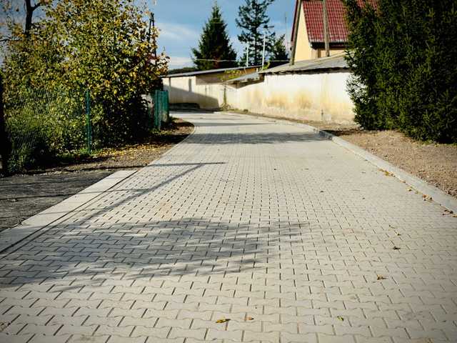 [FOTO] Nowe drogi w Nowym Dworze – lepsza komunikacja dla mieszkańców!