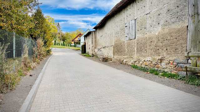 [FOTO] Nowe drogi w Nowym Dworze – lepsza komunikacja dla mieszkańców!
