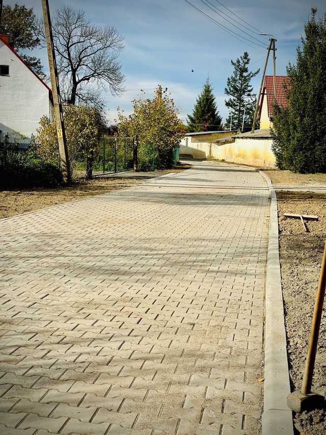 [FOTO] Nowe drogi w Nowym Dworze – lepsza komunikacja dla mieszkańców!