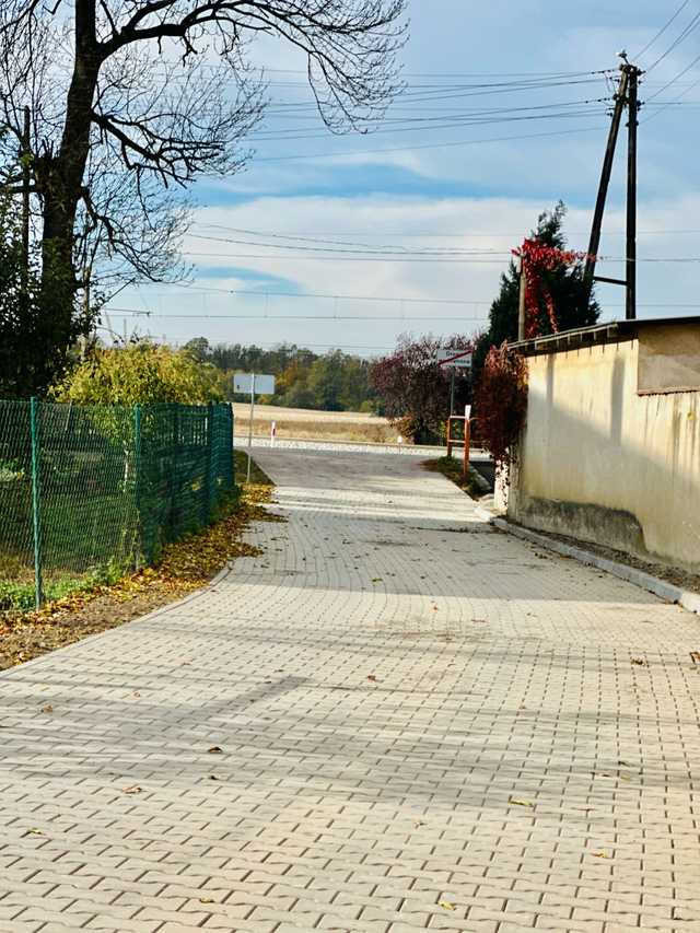 [FOTO] Nowe drogi w Nowym Dworze – lepsza komunikacja dla mieszkańców!