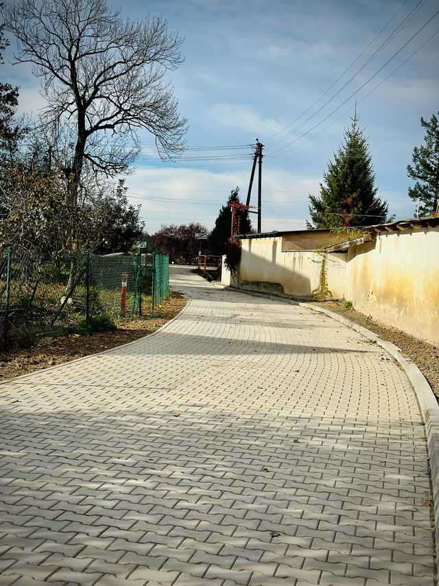 [FOTO] Nowe drogi w Nowym Dworze – lepsza komunikacja dla mieszkańców!