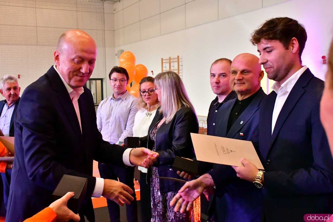 [FOTO,WIDEO] Ziębice świętują historyczne otwarcie nowej Hali Sportowo-Widowiskowej - inwestycja, która zmienia oblicze gminy!