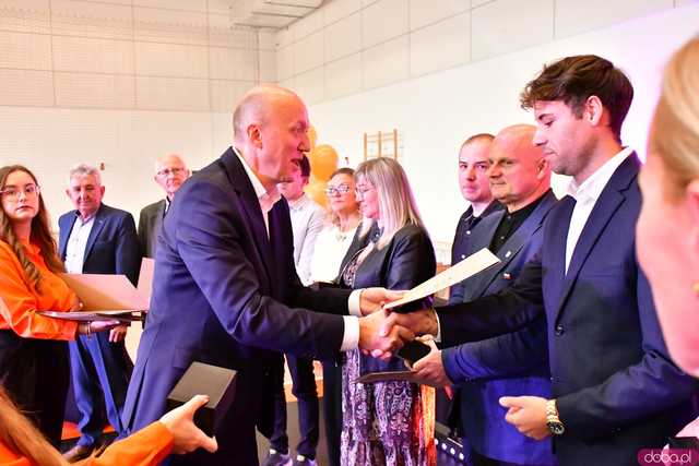 [FOTO,WIDEO] Ziębice świętują historyczne otwarcie nowej Hali Sportowo-Widowiskowej - inwestycja, która zmienia oblicze gminy!