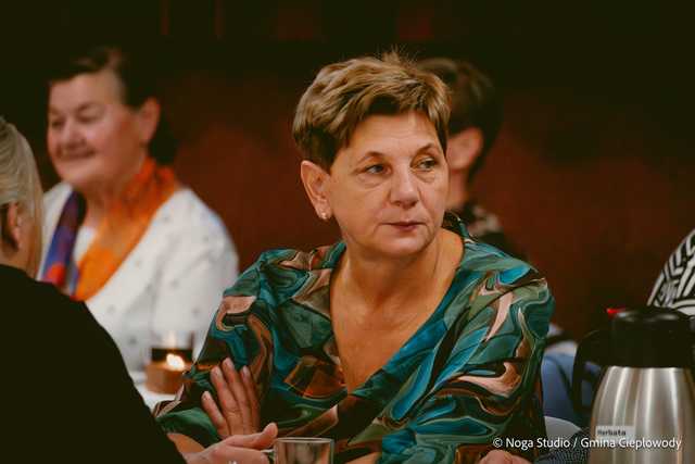 [FOTO] Dzień Seniora w GOKiP Ciepłowody – chwile pełne uśmiechu i muzyki