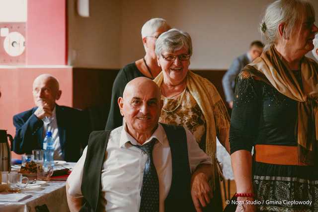 [FOTO] Dzień Seniora w GOKiP Ciepłowody – chwile pełne uśmiechu i muzyki