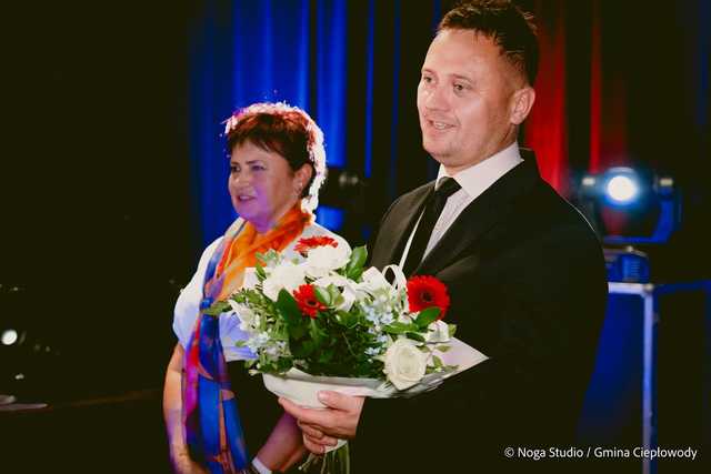 [FOTO] Dzień Seniora w GOKiP Ciepłowody – chwile pełne uśmiechu i muzyki