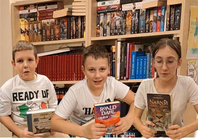 [FOTO] Noc pełna czytelniczych wrażeń - jak uczniowie odkrywali „Moc Bibliotek” w Przyłęku?