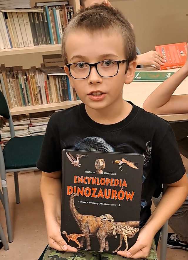 [FOTO] Noc pełna czytelniczych wrażeń - jak uczniowie odkrywali „Moc Bibliotek” w Przyłęku?