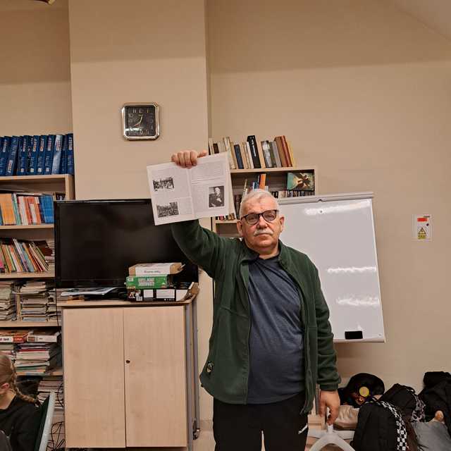 [FOTO] Noc pełna czytelniczych wrażeń - jak uczniowie odkrywali „Moc Bibliotek” w Przyłęku?