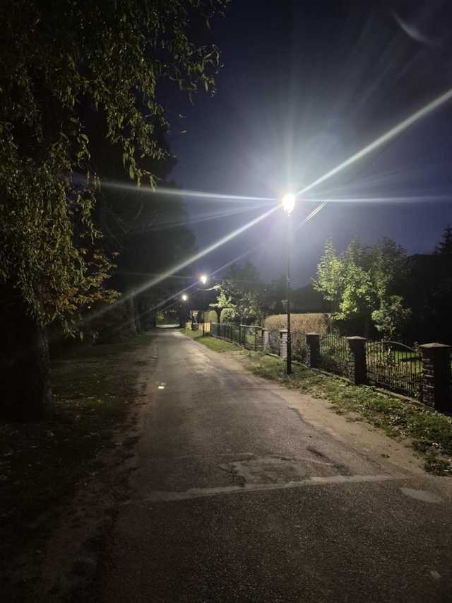 [FOTO] Nowe światła w Stoszowicach - mieszkańcy świętują długo wyczekiwaną inwestycję