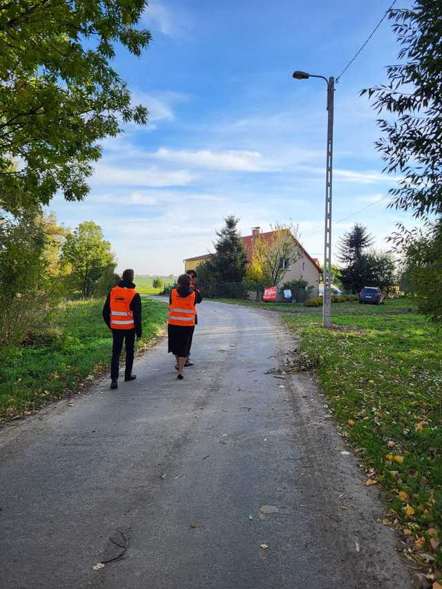 [FOTO] Nowe światła w Stoszowicach - mieszkańcy świętują długo wyczekiwaną inwestycję