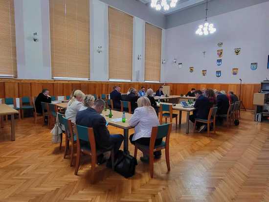[FOTO] Edukacja, budżet, pomoc społeczna – Kluczowe tematy VI Sesji Rady Powiatu Ząbkowickiego