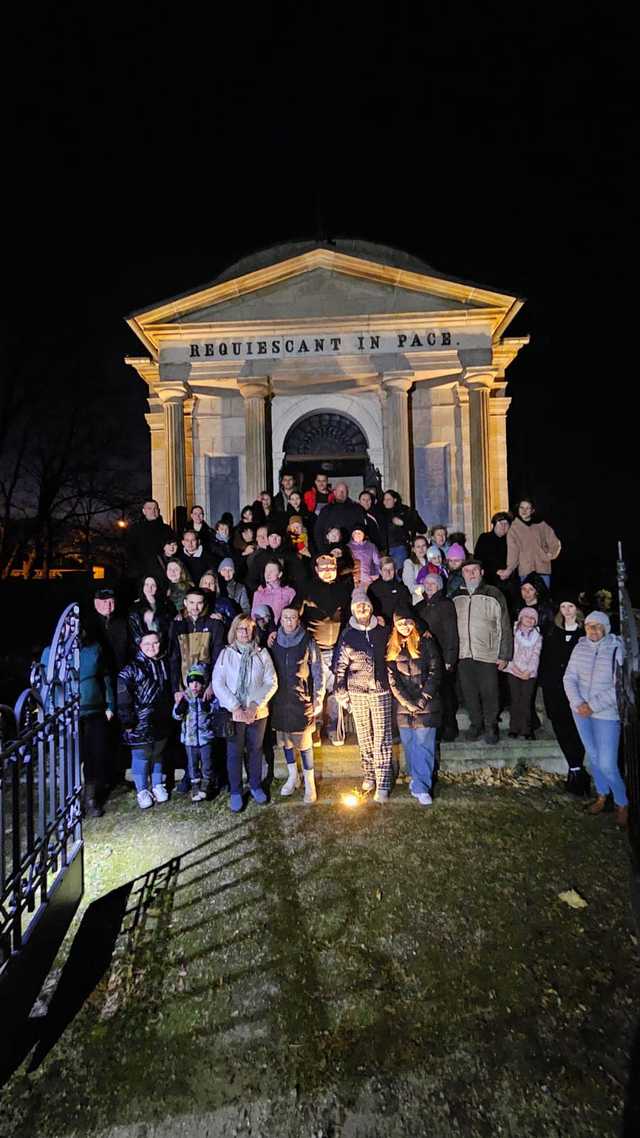 [FOTO] Światełko na każdym grobie – piękna tradycja pamięci w Złotym Stoku