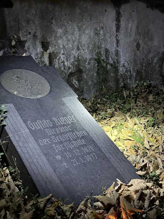 [FOTO] Światełko na każdym grobie – piękna tradycja pamięci w Złotym Stoku